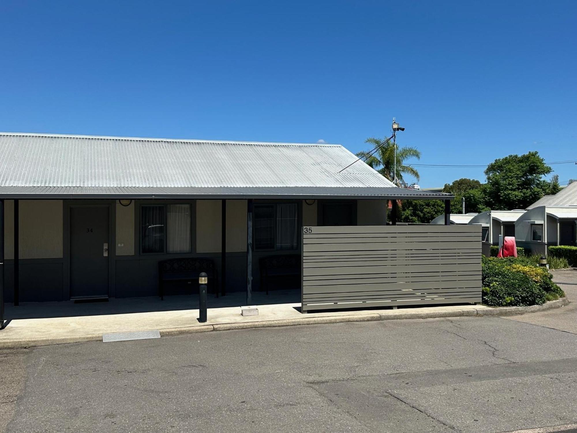Travellers Motor Village Newcastle Exterior photo